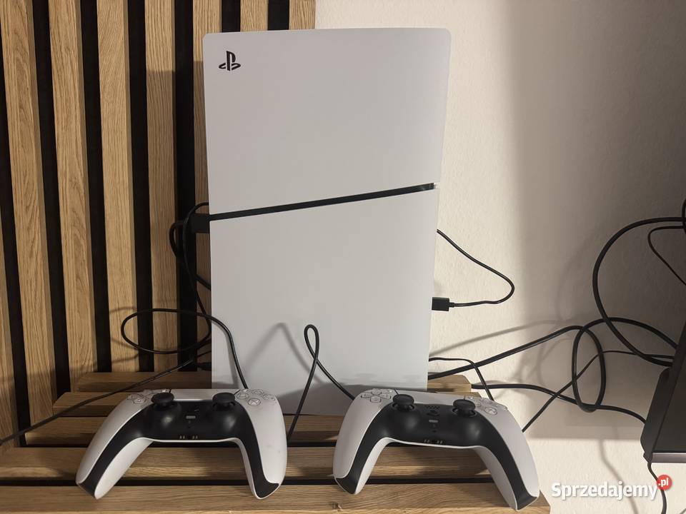 Konsola 5 z napędem i 1TB pamięci