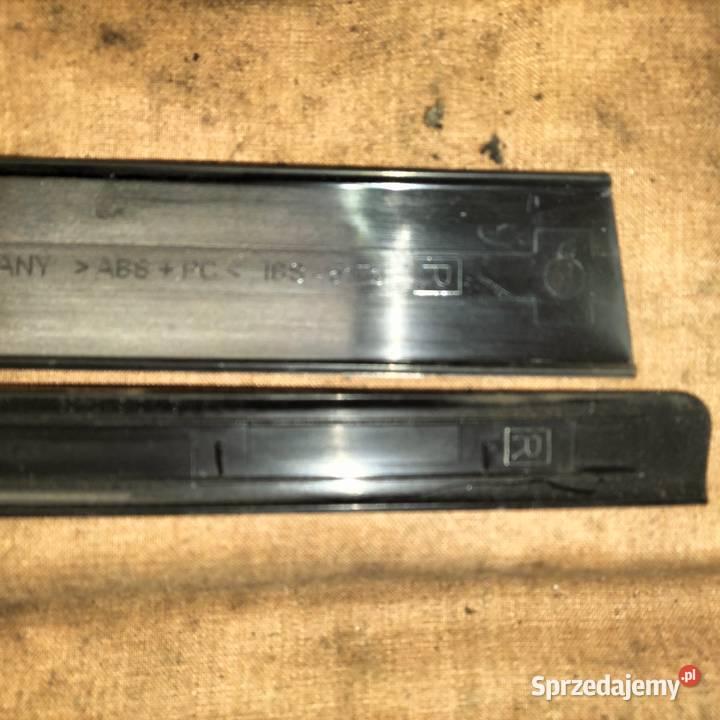 Listwy pionowe osłaniające rolety szyby drzwi Poręba