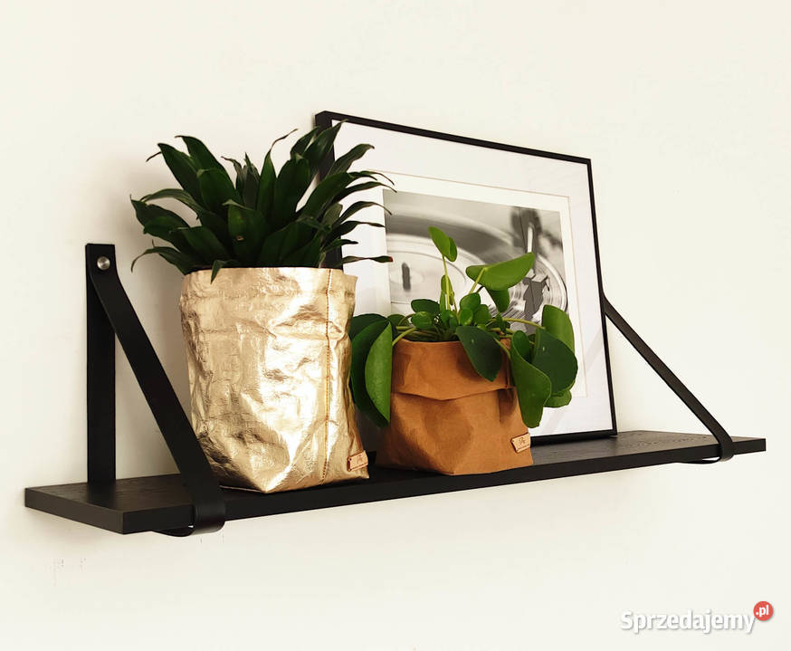 półka czarna wisząca na skórzanych paskach