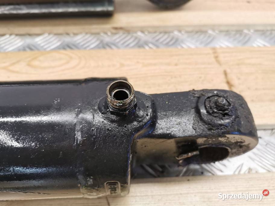 LG 4017 Cylinder hydrauliczny poziomowania Pozostałe wielkopolskie Wilkowo