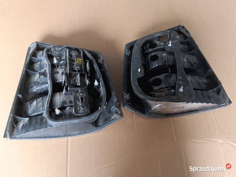 Tylne lampy Opel Vectra C sedanhatchback mazowieckie Ostrołęka