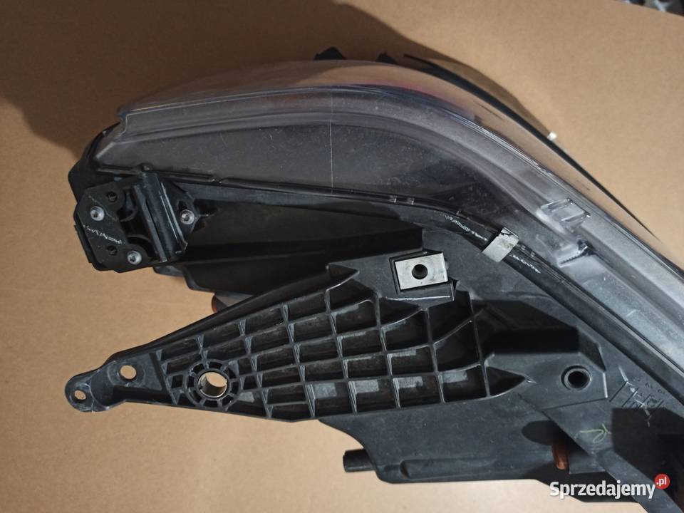 Lampa lewy przód Dodge Ram 2019 uszkodzona Lampy przednie sprzedam