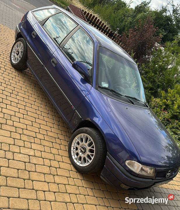 Opel Astra F granatowy Bronowo