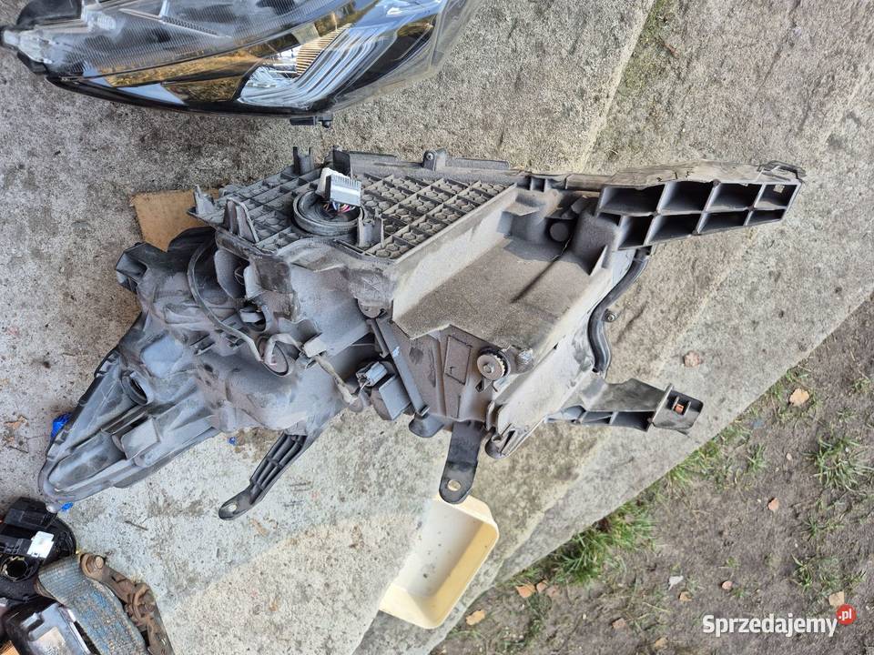 Toyota Land Cruiser J150 Lampy przednie prawe Lampy przednie Pionki