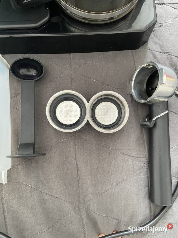 Ekspres 2 w1 kolbowy z dzbankiem De Longhi