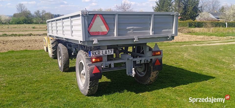 Przyczepa wywrotka rolnicza zarejestrowana Vladimirsky Motor-Tractor Plant Krosno