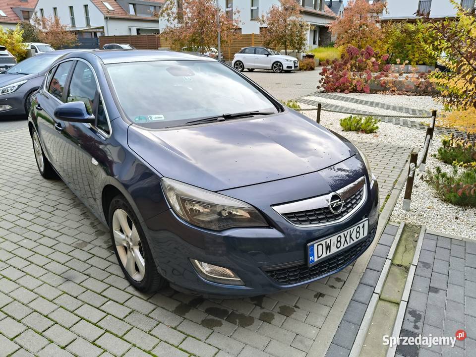 Opel Astra J 16 2010 z bagażnikiem FlexFix dolnośląskie Wrocław