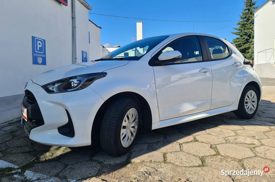 Toyota Yaris Hybryda 2023 r Automat 28600 dolnośląskie Zgorzelec