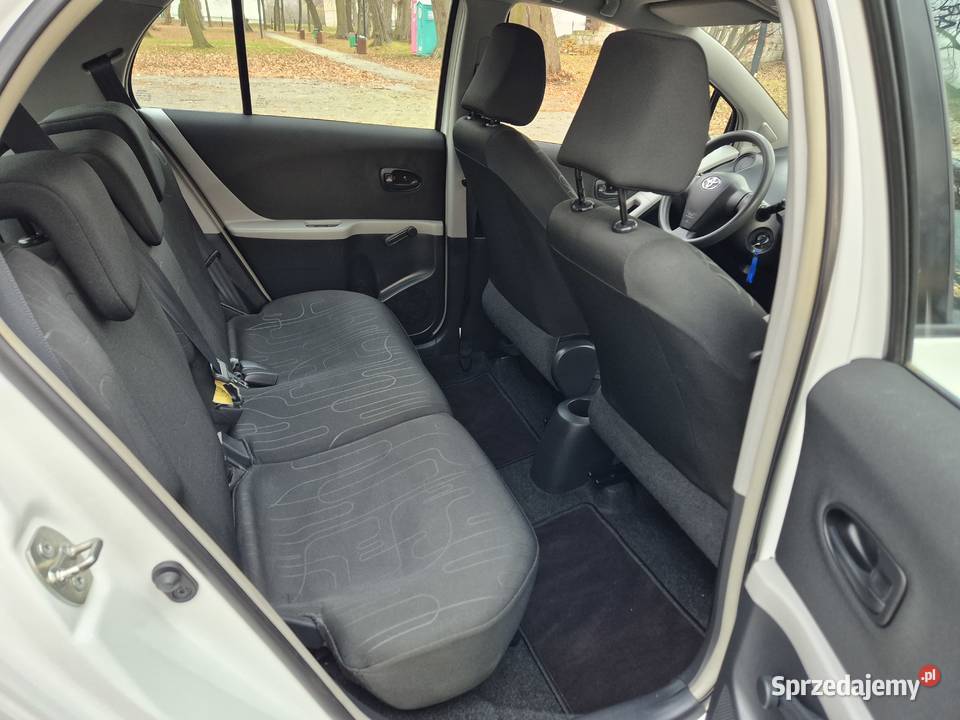 TOYOTA YARIS II 2009 13 BENZYNA LIFT isofix Haczów sprzedam