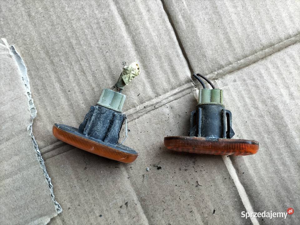 RENAULT CLIO 2 KIERUNKOWSKAZ BŁOTNIKA PRAWY LEWY osobowe lubelskie sprzedam