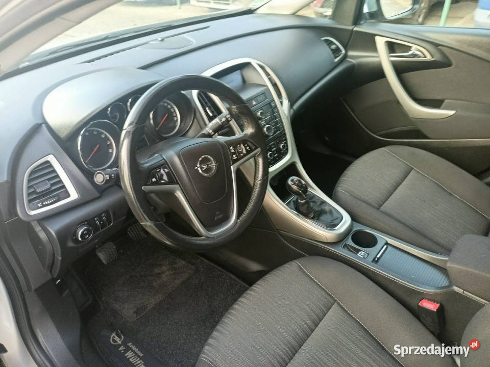 Opel Astra zadbany serwisowany zarejestrowany Rok produkcji 2010 Tomaszów Mazowiecki