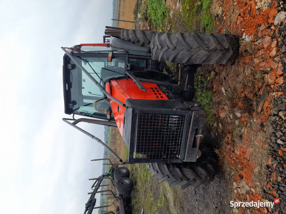 Ciągnik Valtra 6250 przyczepa leśna 4768 Raków