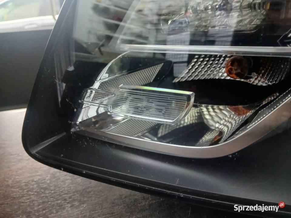 Reflektor przedni Xenon Audi A4 B8 kompletny