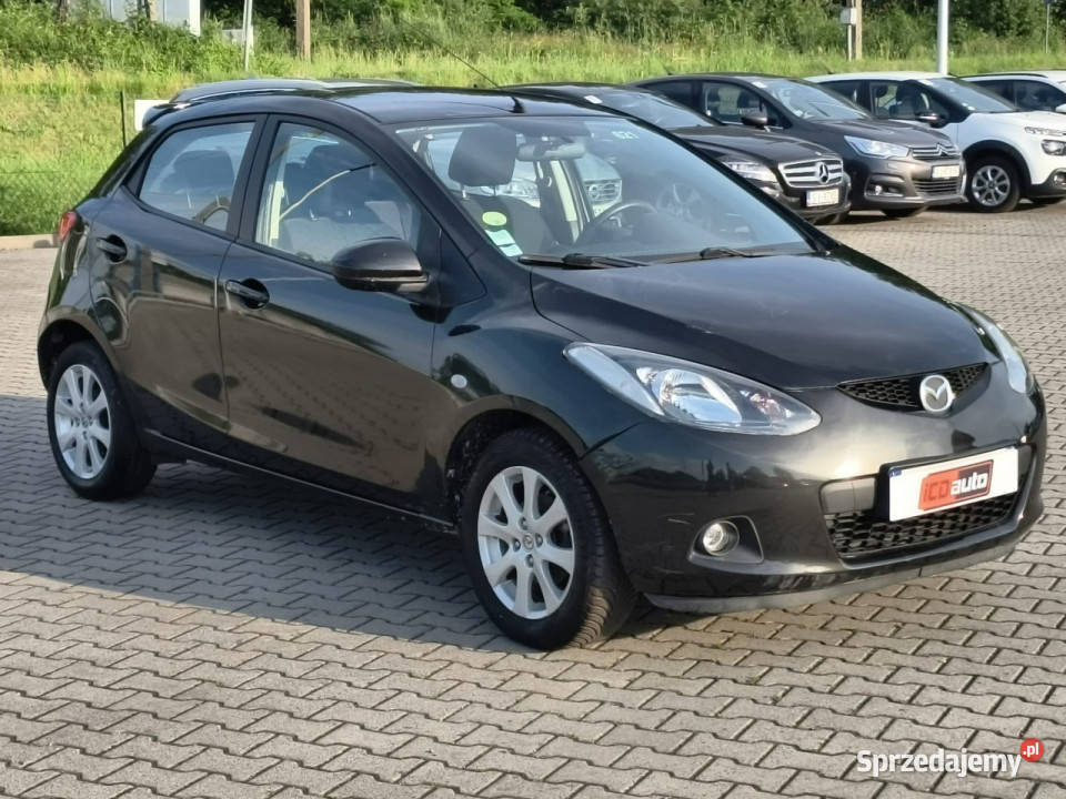 Mazda 2 13 benzyna 75 klimatyzacja mały przebieg uszkodzony