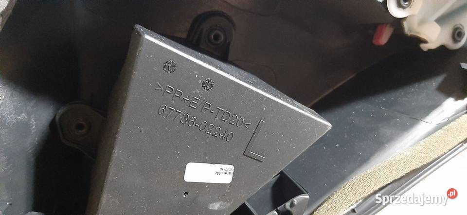 Boczek tapicerka drzwi Toyota Auris Lewy tył osobowe Włoszczowa