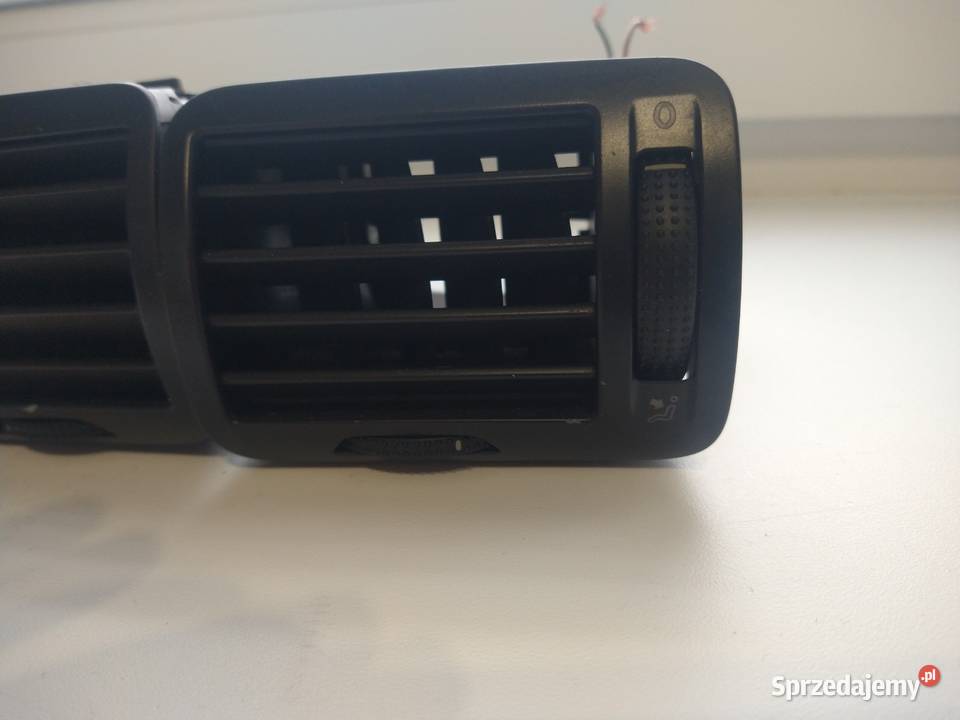 Kratka Nawiewu Boczna LR Vw Passat B5 Fl 3B0 819 deski rozdzielcze, konsole