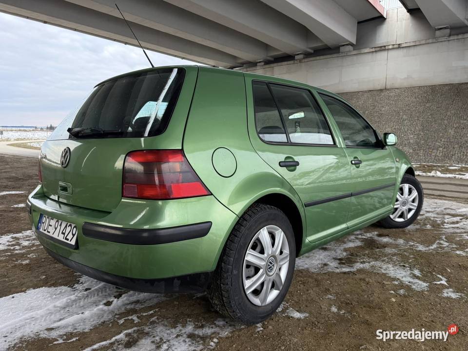 VW Golf 4 14 Benzyna 2002r Ładny Zadbany benzyna Dębica sprzedam