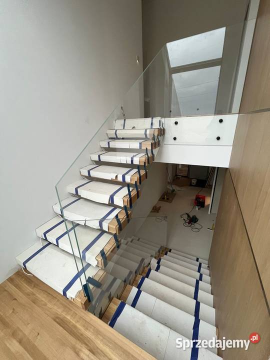 Schody wspornikowe wiszące półkowe konstrukcja Warszawa