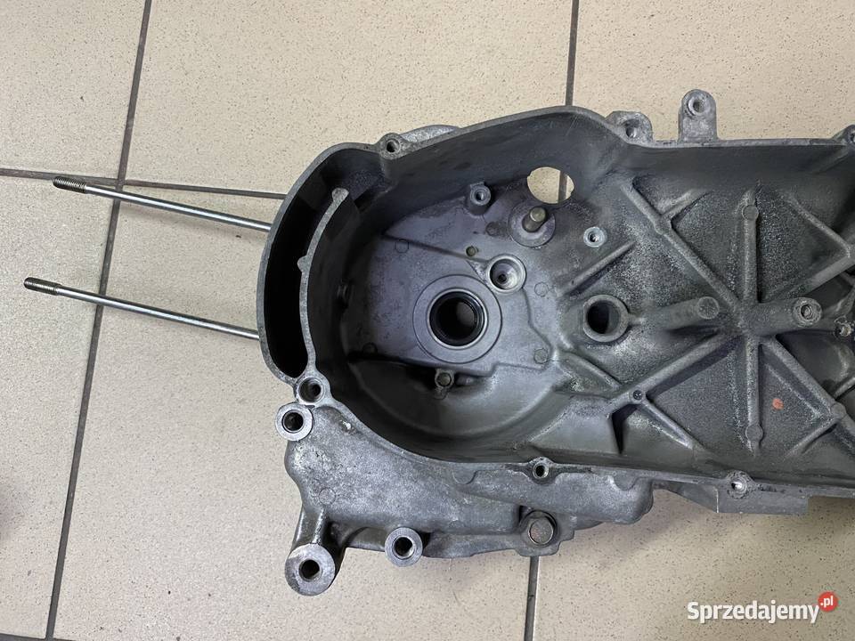 Karter silnika lewy Yamaha Majesty 125