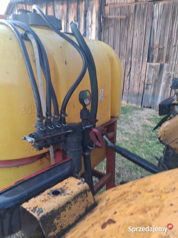 Opryskiwacz zawieszany Rossoszyca