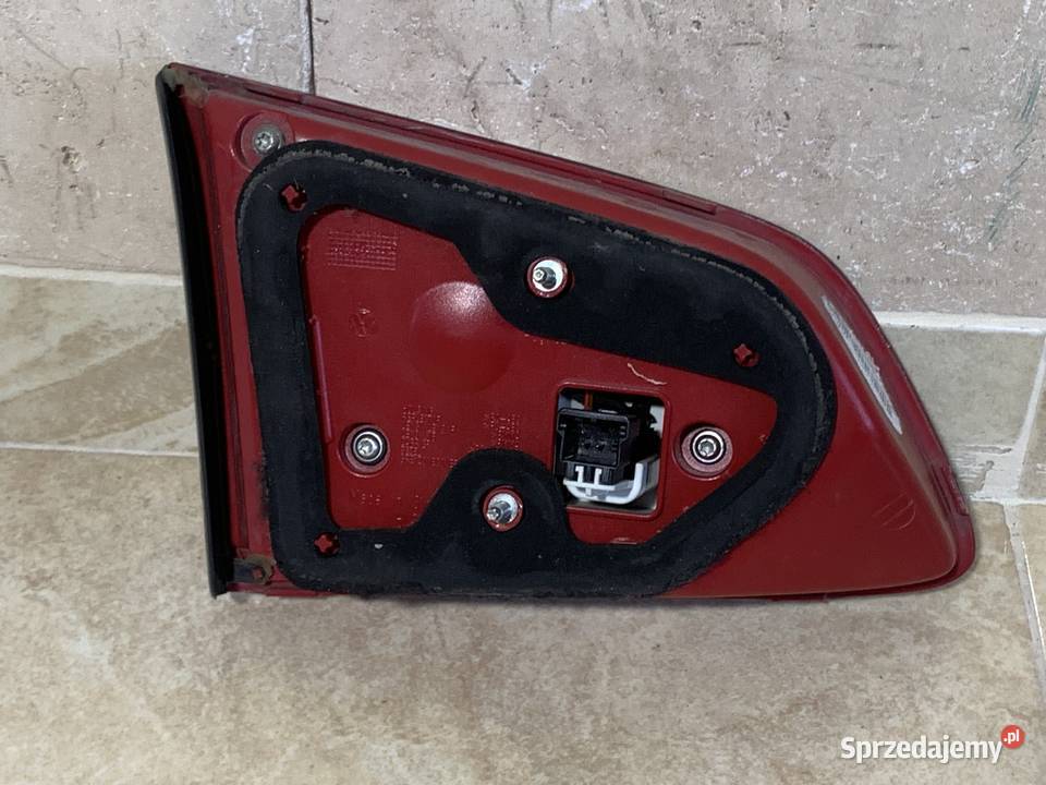 VW Passat B7 kombi 12r lampa tylna LED lewa w osobowe Barwałd Dolny