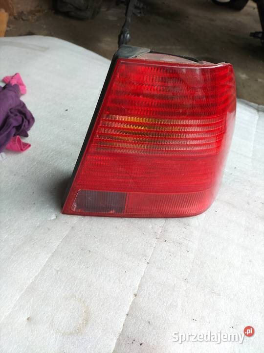 Volkswagen Bora LAMPA TYŁ TYLNA PRAWA 963686 lampy tylne
