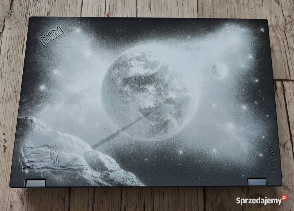 Personalizacja laptopa kompa grawer na klapie Pszczyna