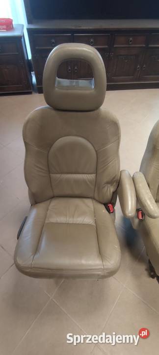 Fotele kapitanskie 3 rząd skóra do chryslera osobowe Części samochodowe Puławy