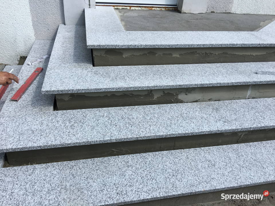 Stopnica granitowa szara płomieniowana G603 Tczew