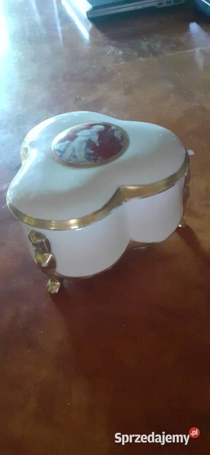 Porcelanowy pojemnik firmy Lettin Porcelana i szkło Prusim