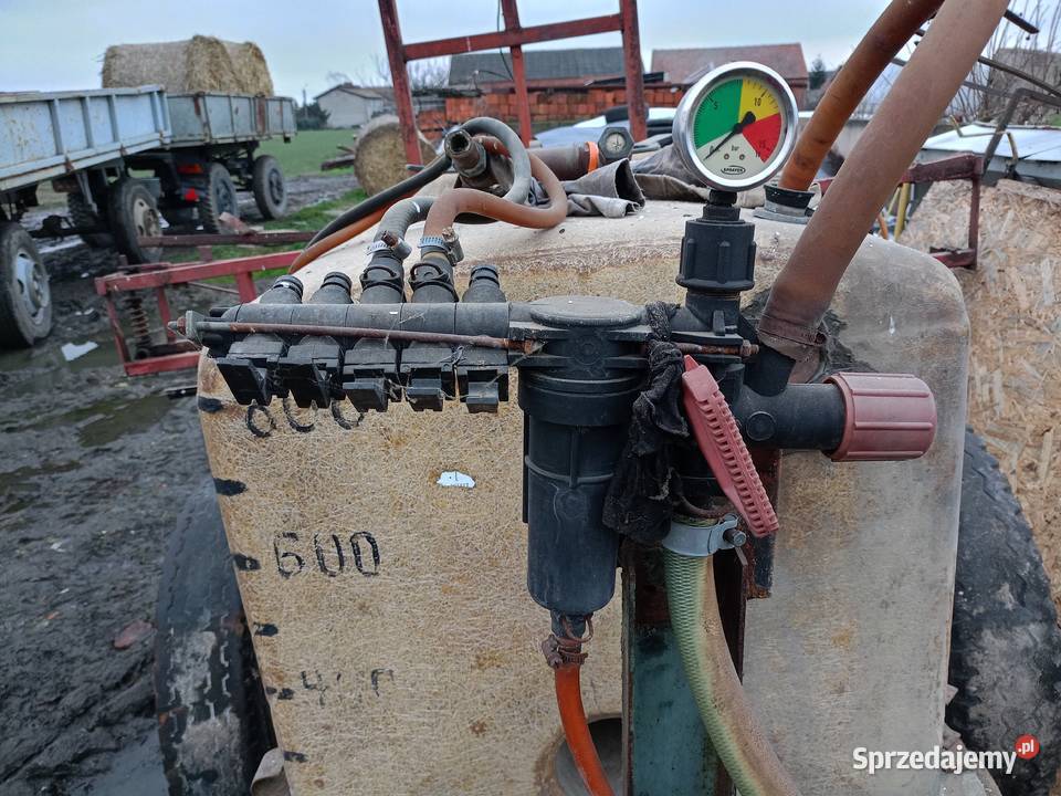 Opryskiwacz polowy 800 l