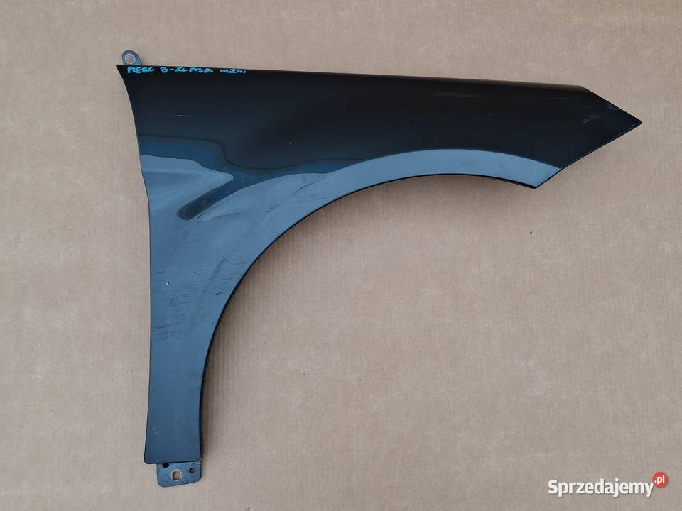 MERCEDES BKLASA W245 BŁOTNIK PRAWY PRZÓD