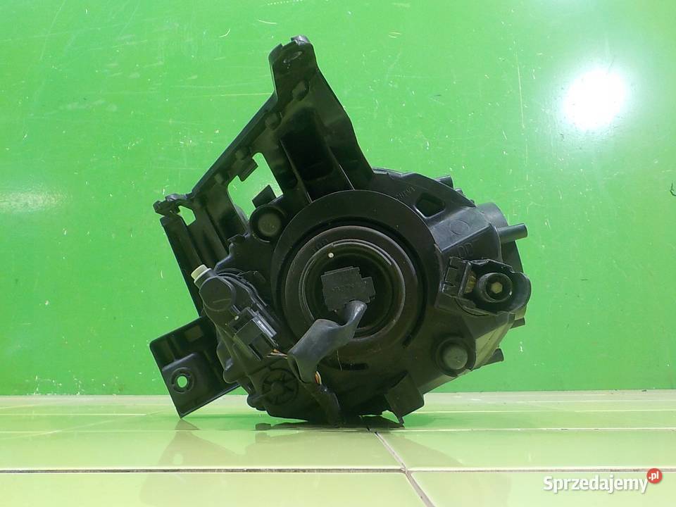 NISSAN JUKE I F15 15 DCI 11r lampa prawa przod