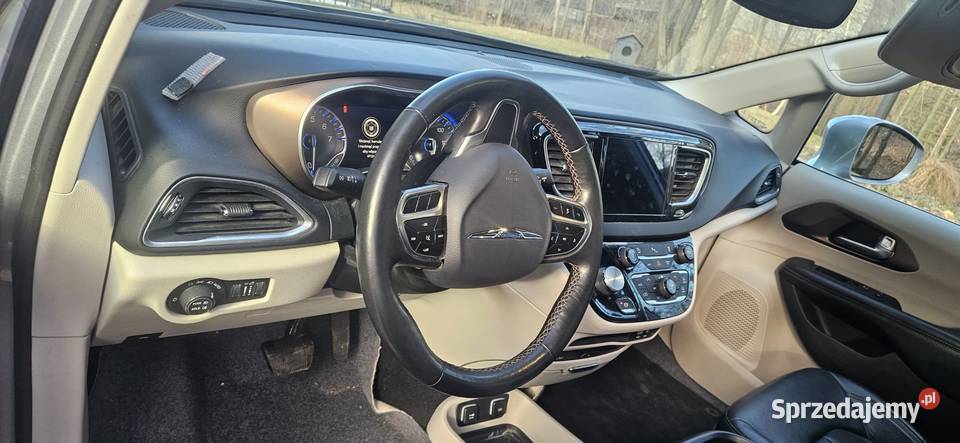 Chrysler Pacifica 2019r przebieg 46000 Rok produkcji 2019 Janów Lubelski
