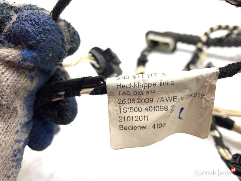 WIĄZKA KLAPY BAGAŻNIKA TYŁ VW TIGUAN 5N0971147A podkarpackie sprzedam