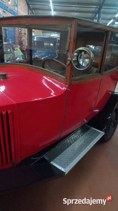 Samochod zabytkowy Renault KJ 1923r Pawłosiów