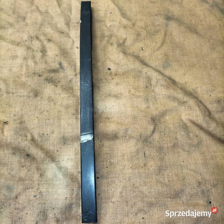 Słupek pionowy małej szybie drzwi lewych tylnych Poręba sprzedam