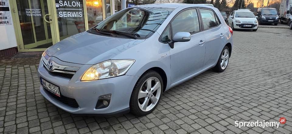 Toyota Auris 18 Hybrid Executive Kobyłka