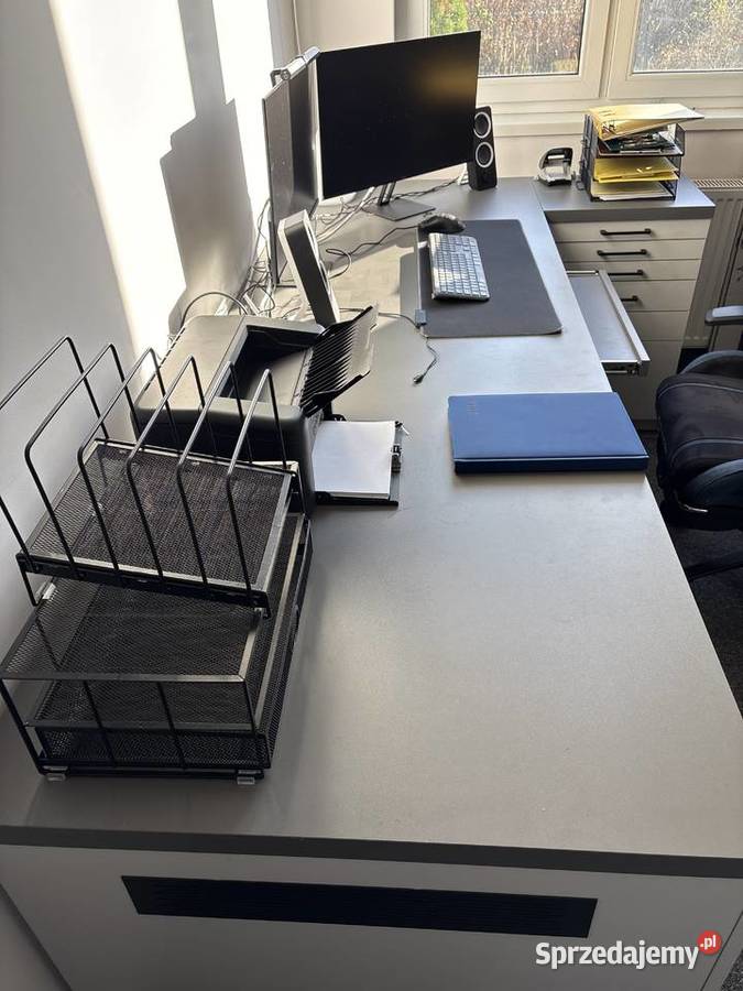 Biurko na wymiar idealne do biura domowego