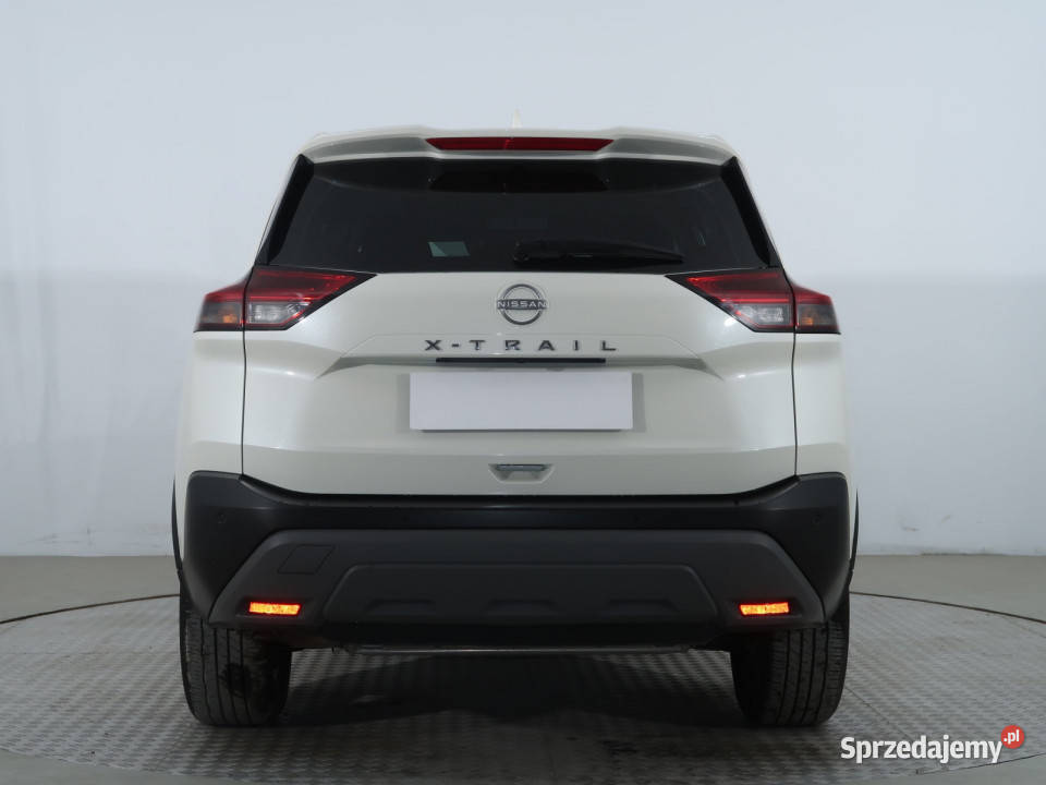 Nissan XTrail 15 VCT MHEV asystent pasa ruchu Bielany Wrocławskie