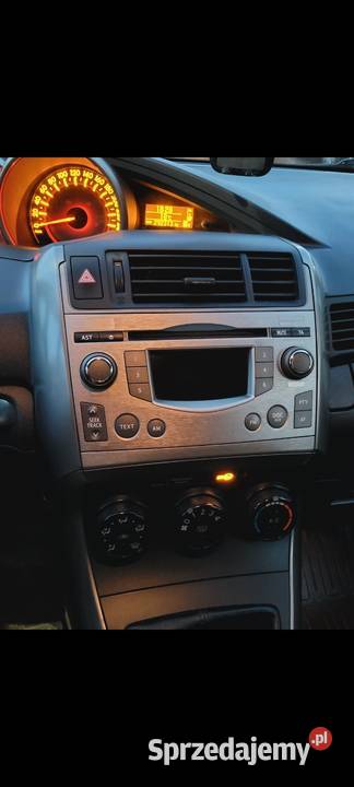 Toyota Verso klimatyzacja hak bezwypadkowy dobra mazowieckie Warszawa
