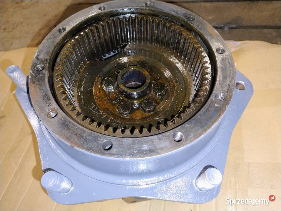 Zwrotnica prawa z piastą Massey Ferguson 3050 Prabuty