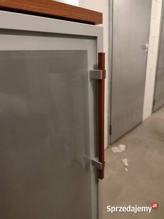 Szafka z drzwiami Wrocław