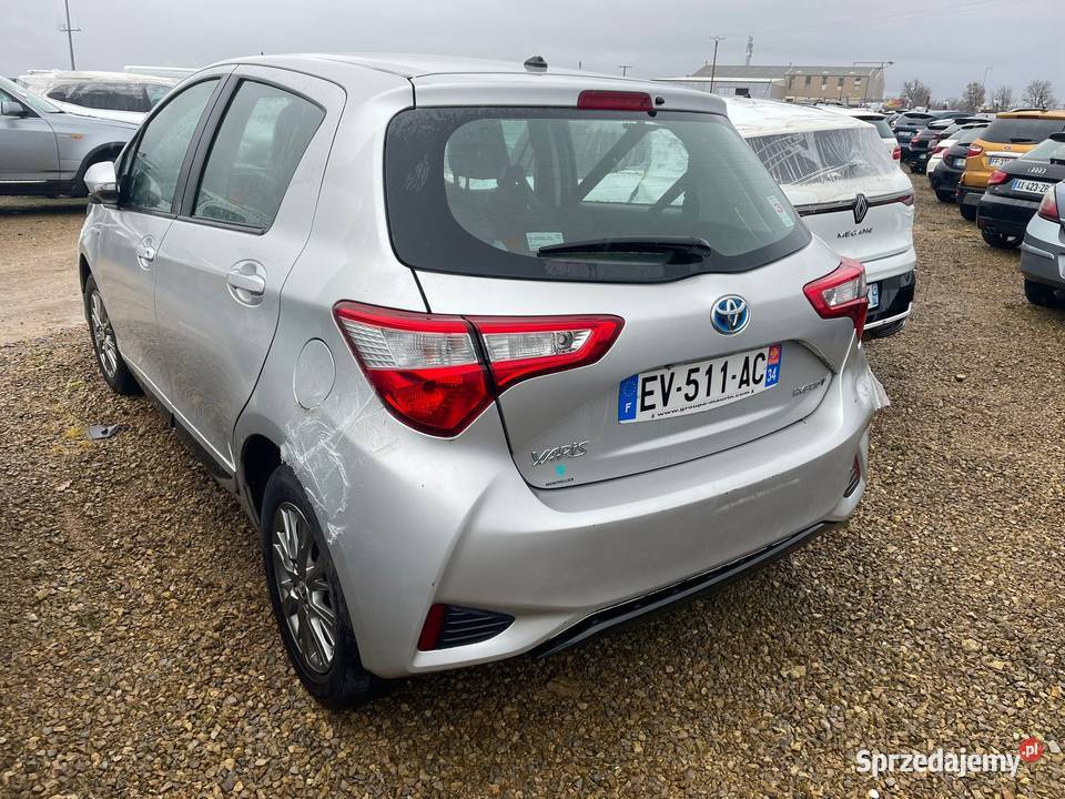 TOYOTA Yaris 15 100 Hybride Dynamic EV511 uszkodzony Wrocław