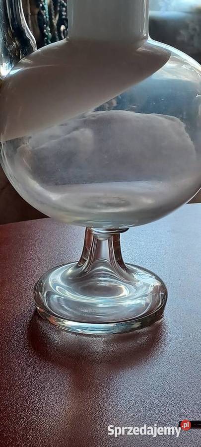 biały dzbanek autorstwa Jerzego SłuczanOrkuszaz