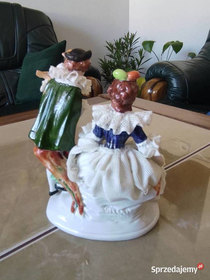 Porcelanowa antyczna figurka koronki lubelskie