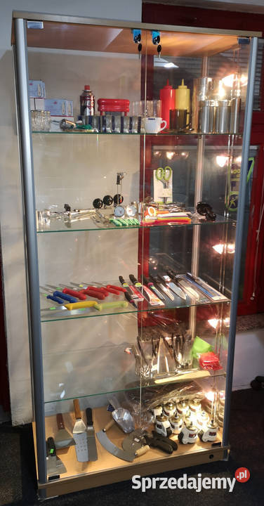 Gablota szklana z oświetleniem bocznym