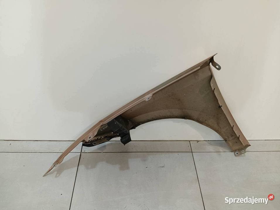 BŁOTNIK PRAWY PRZÓD LS4Y USZKODZONY Seat Ibiza V