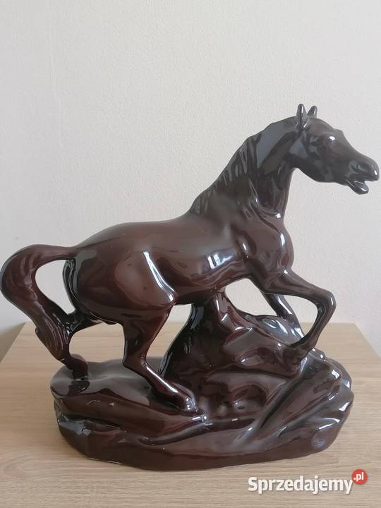 Figurka ceramiczna konia