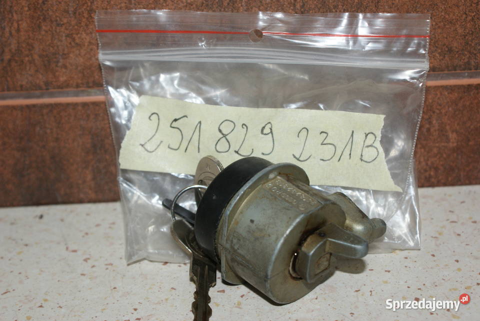 251 829 231 B ZAMEK TYLNEJ MASKI VW TRANSPORTER Białobrzegi sprzedam